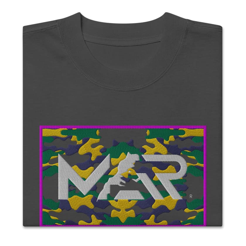Le t-shirt MAR camou brodé oversize délavé unisexe.