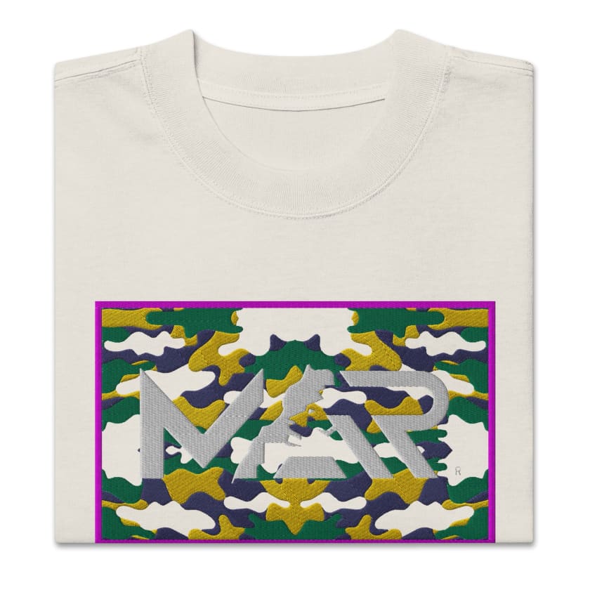 Le t-shirt MAR camou brodé oversize délavé unisexe.