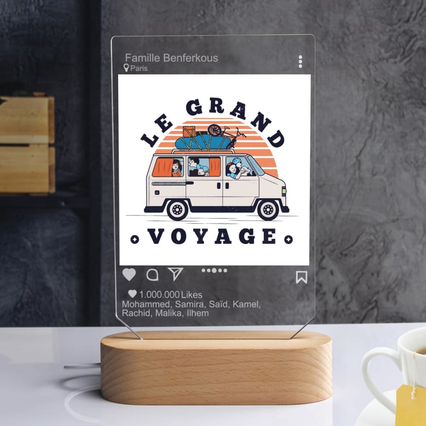 Lampe Instagram Famille Maghrébine en voiture personnalisé |